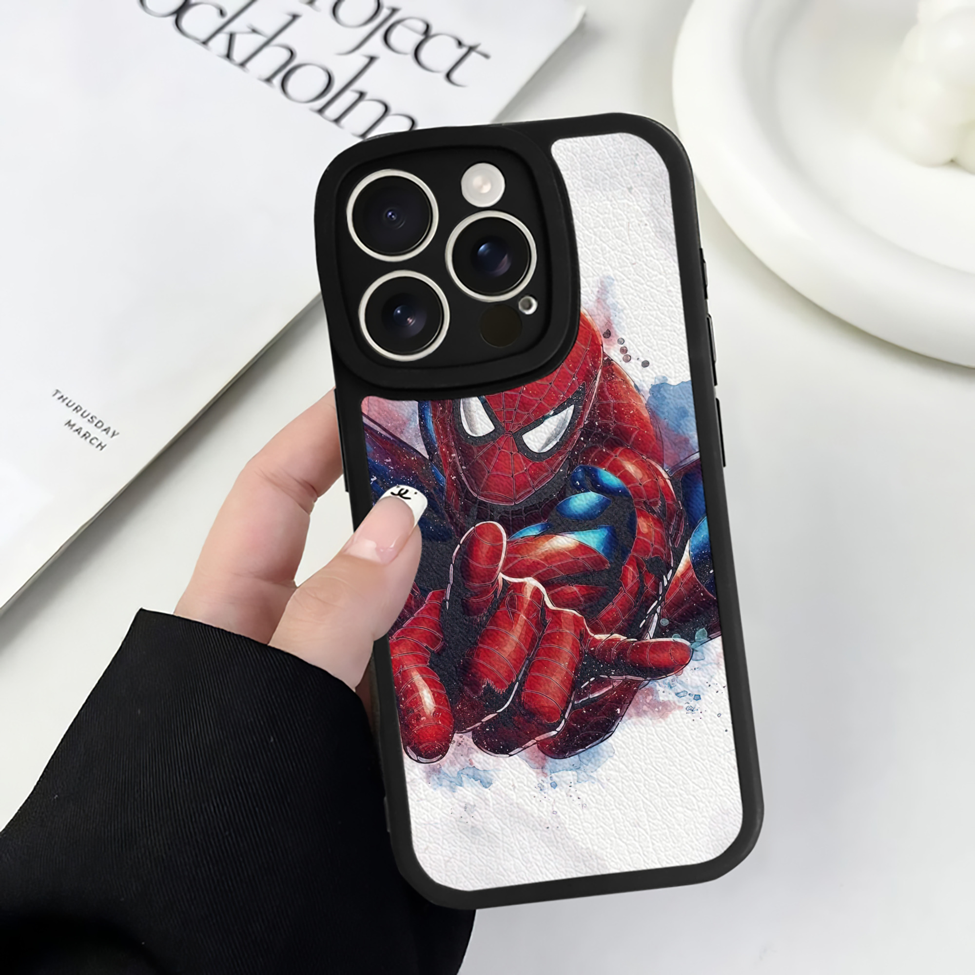 Spider Man スパイダーマン 【iPhone 16シリーズ対応】シリコンスマホケース（レザー調） 材質：シリコン